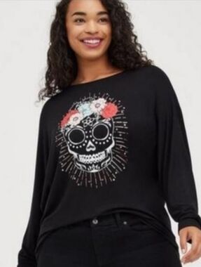 Torrid Black Skull Graphic Long Sleeve Top with Floral Accents Size 3